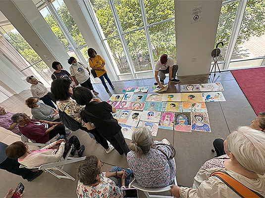 Queens-Museum-ArtAccess-w-seniors_2